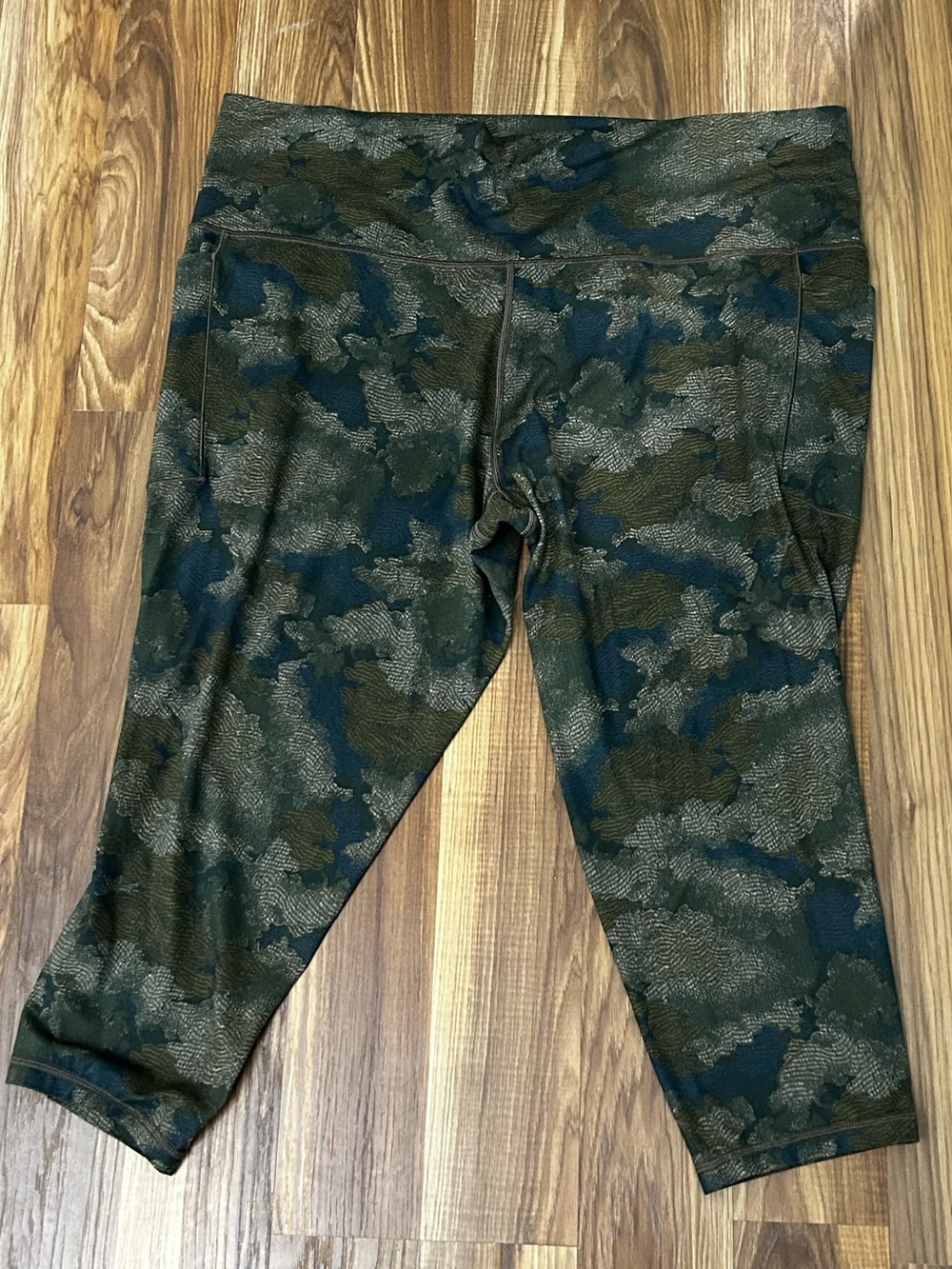 Athleta Salutation Stash 7/8 Leggings